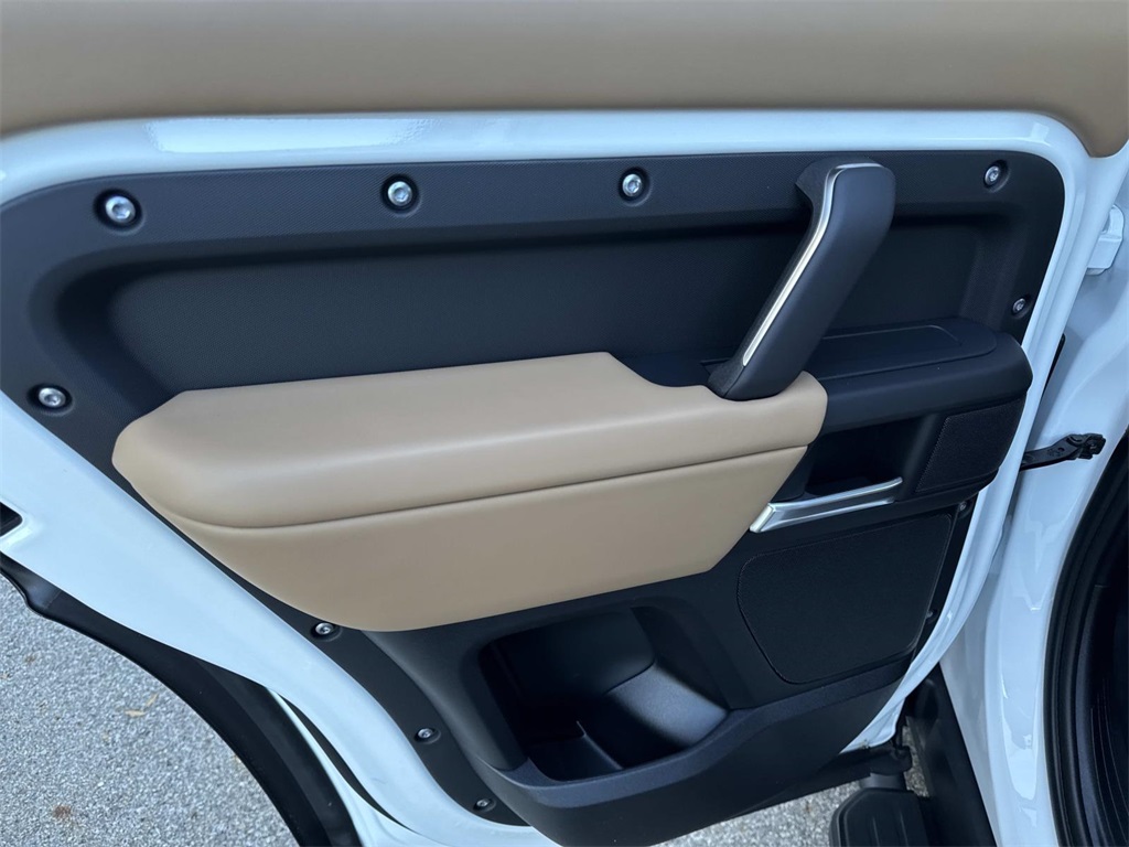2025 Land Rover Defender 130 S photo 10
