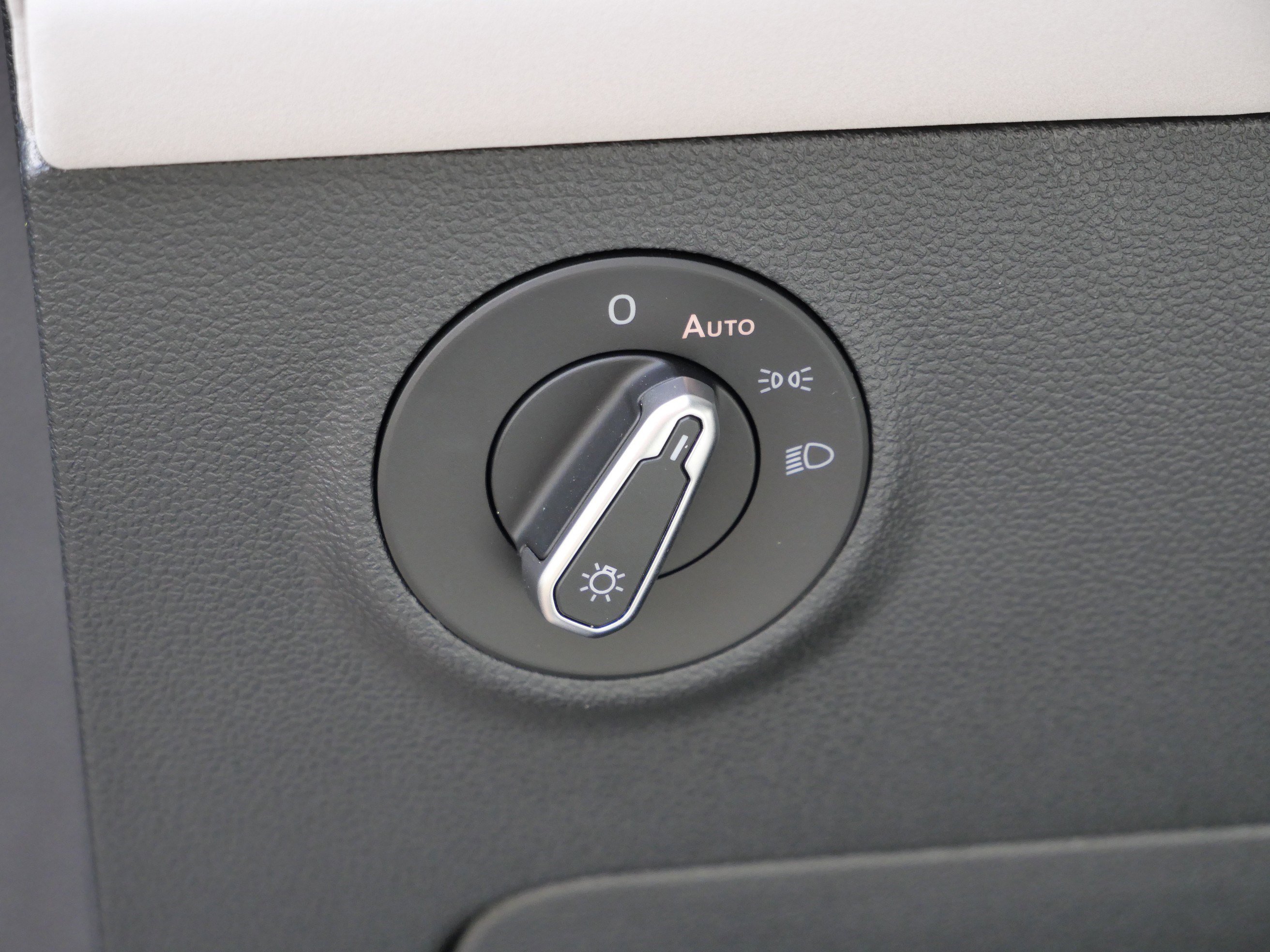 2025 Volkswagen Taos SE photo 20