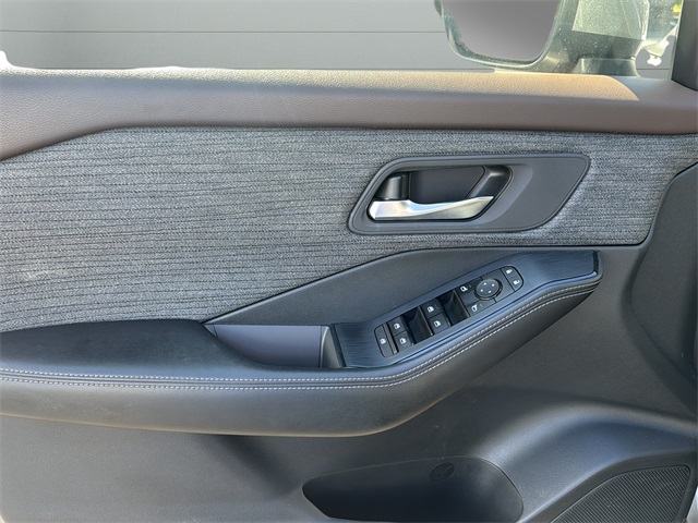 2023 Nissan Rogue SV photo 9