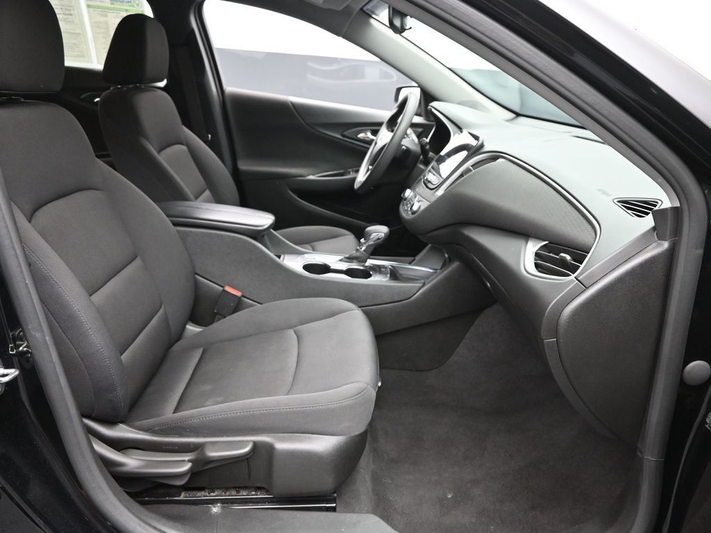2023 Chevrolet Malibu 1LT photo 4
