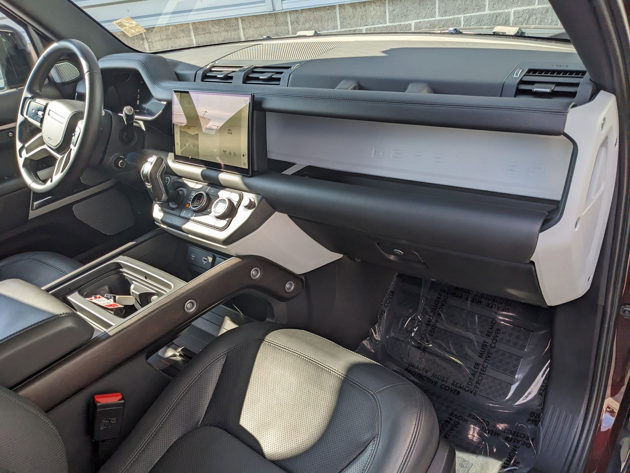 2023 Land Rover Defender 130 First Edition photo 31