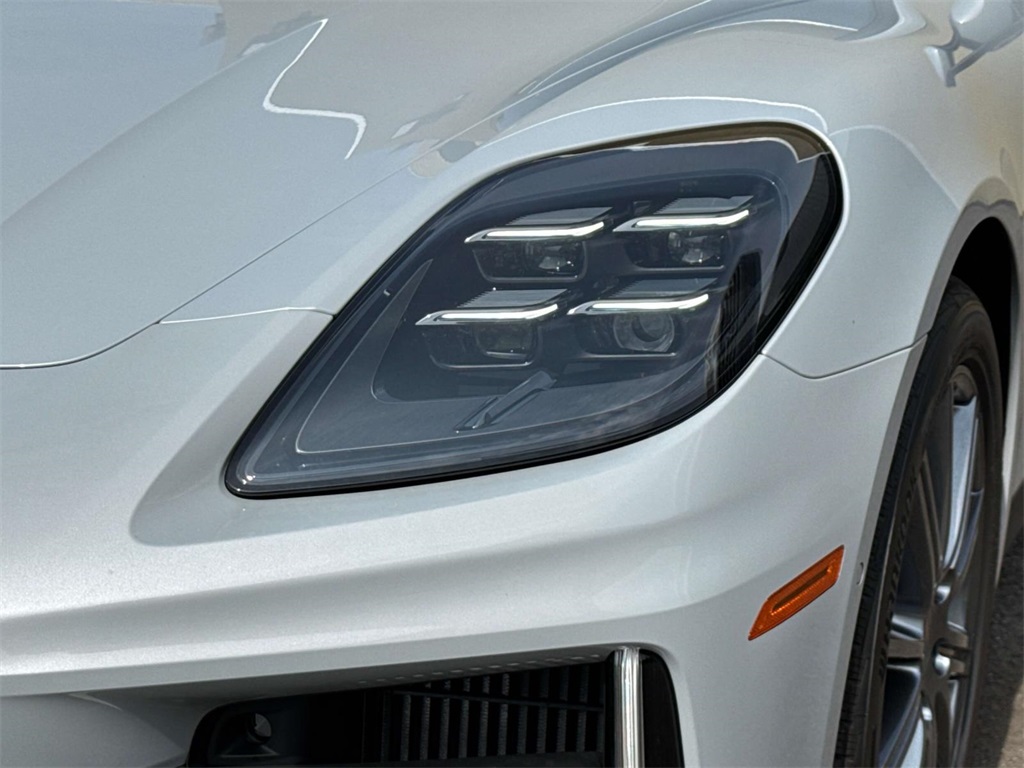 2025 Porsche Panamera 4 photo 7