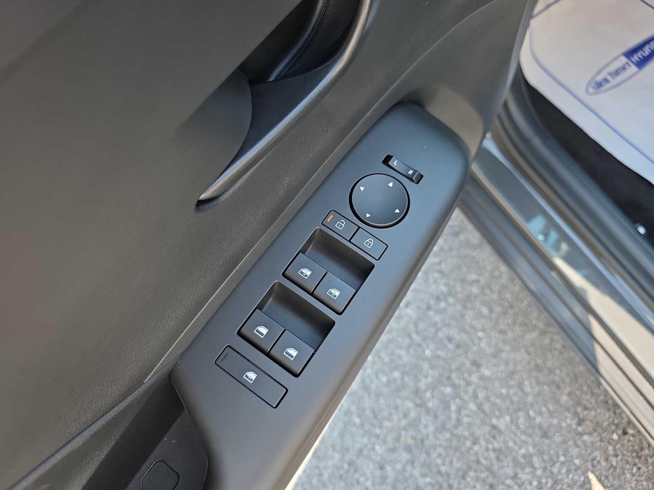 2026 Hyundai Kona SEL photo 18