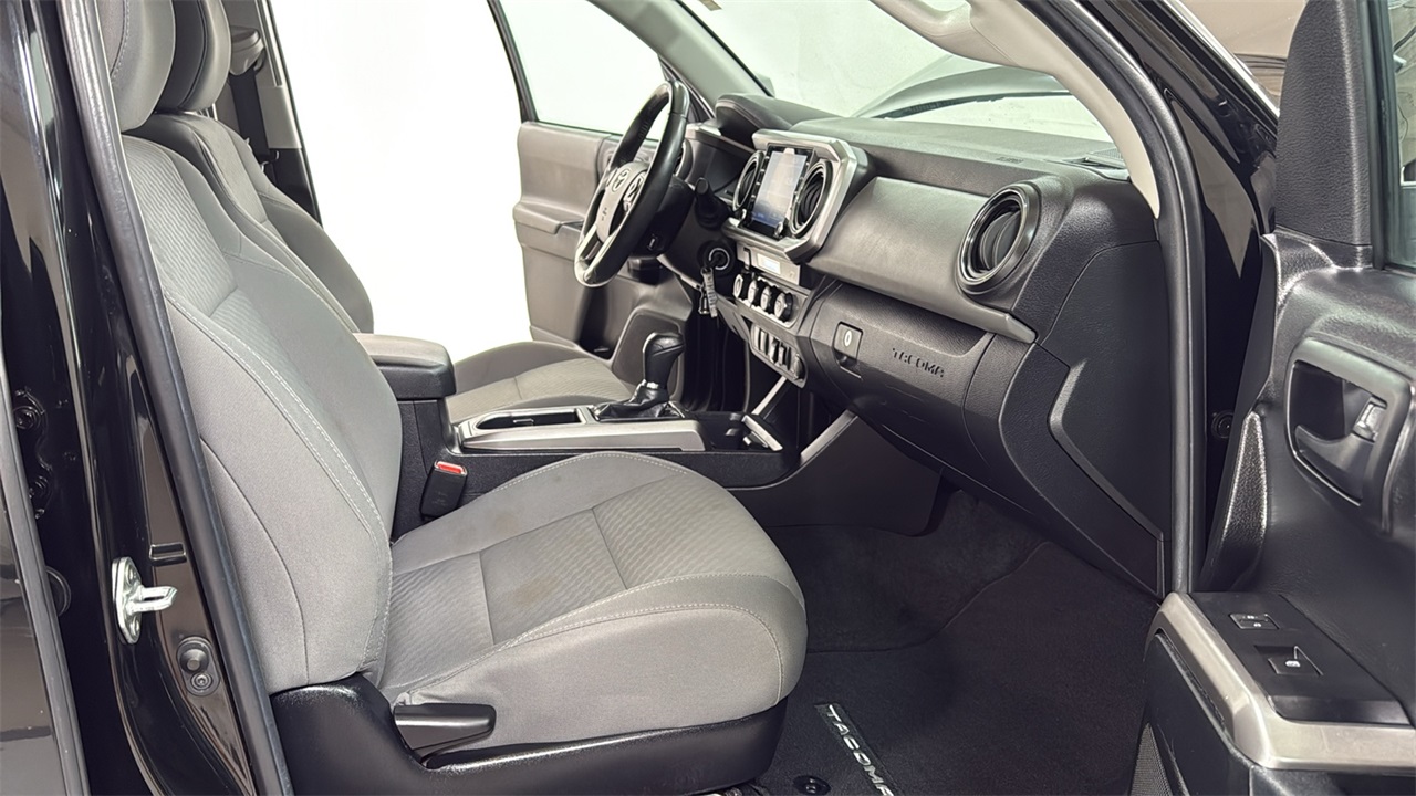 2022 Toyota Tacoma SR5 photo 18