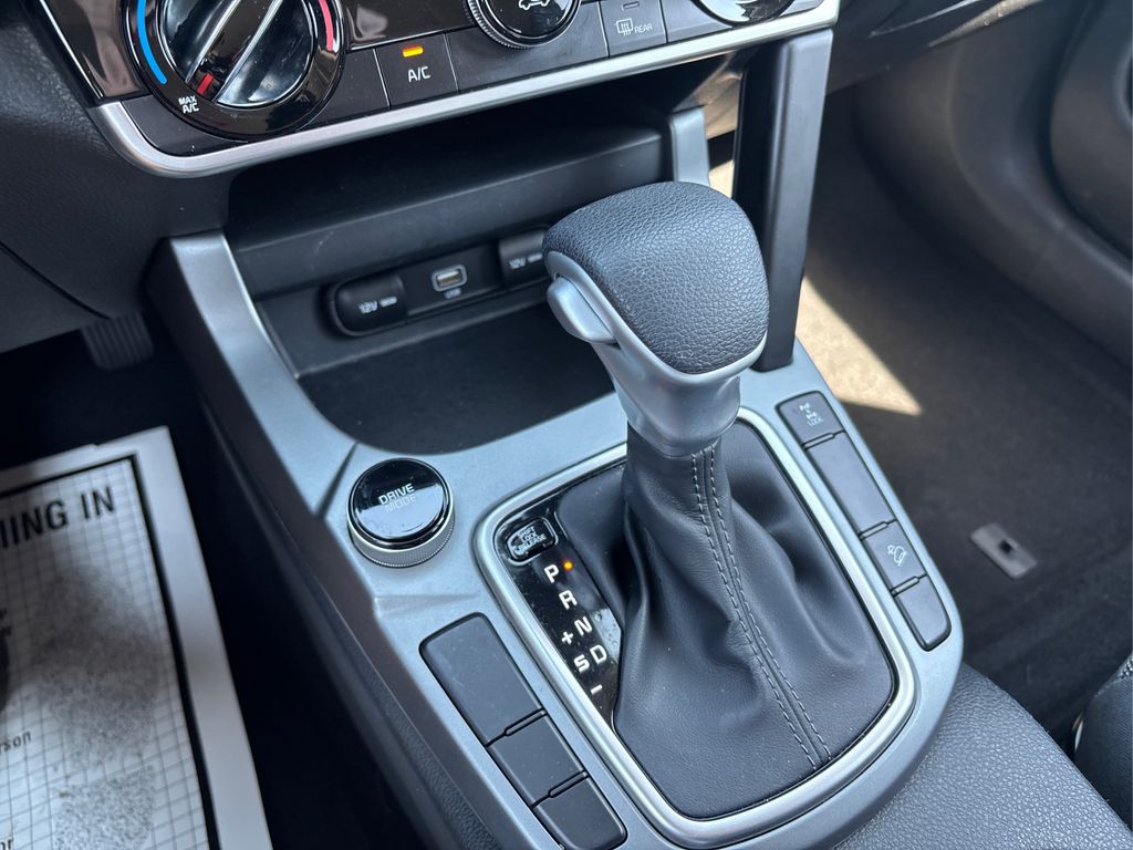 2023 Kia Seltos LX photo 29