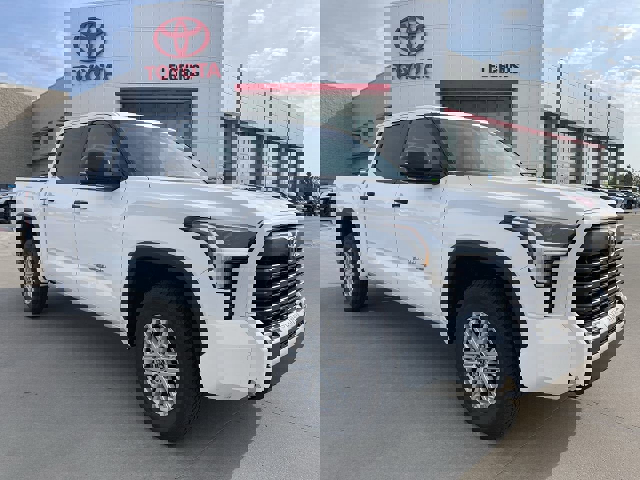 2022 Toyota Tundra SR5's photo