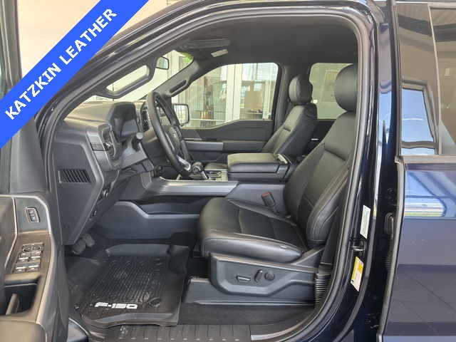 2025 Ford F-150 XLT photo 16