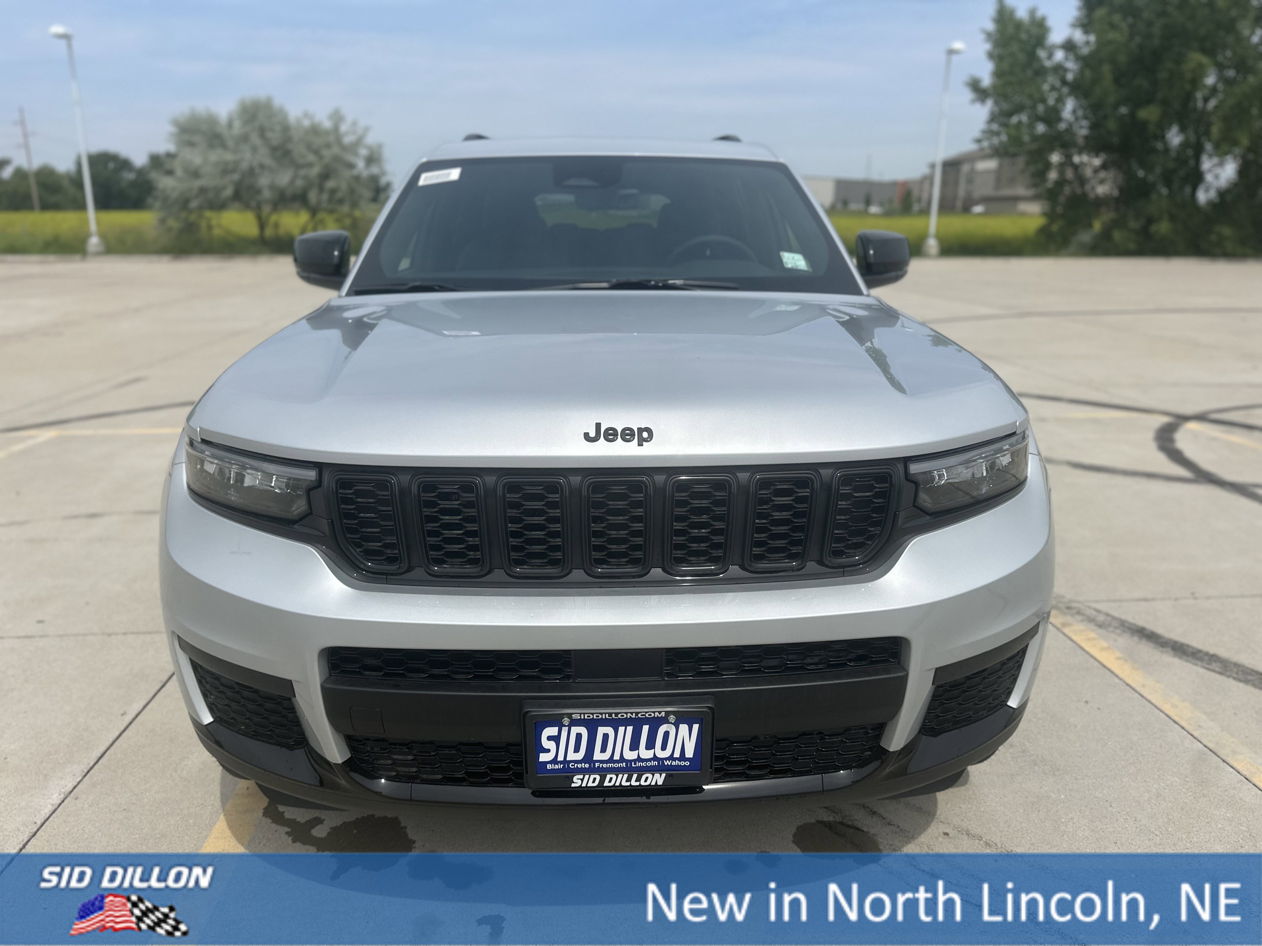 2025 Jeep Grand Cherokee Altitude X photo 2