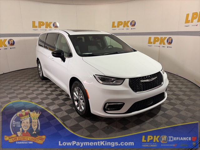 2026 Chrysler Pacifica Limited's photo