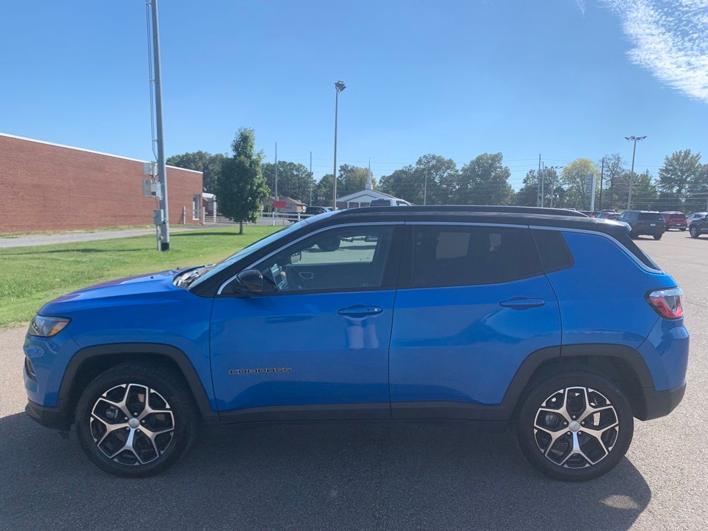 2024 Jeep Compass Limited photo 3