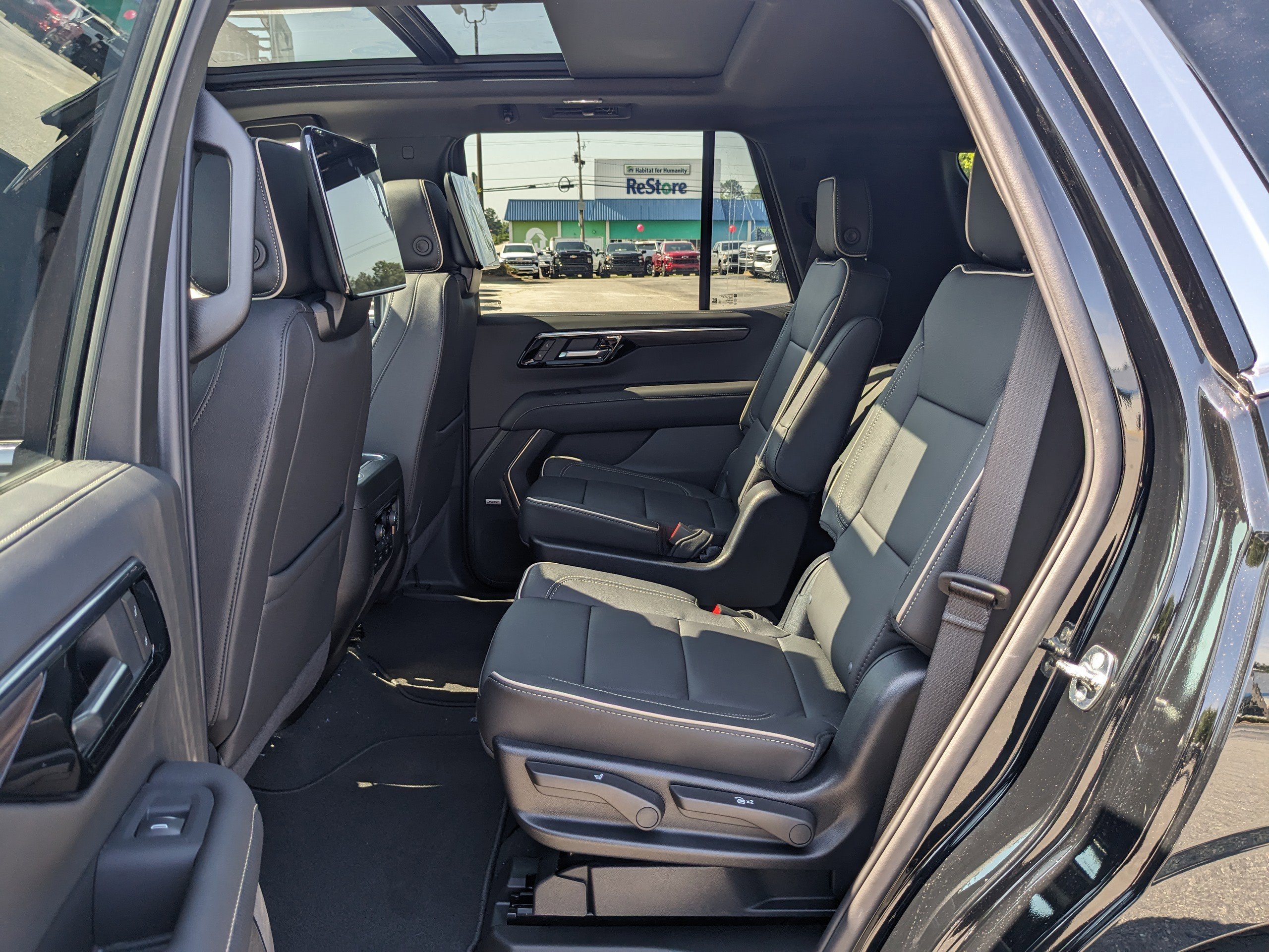 2025 Chevrolet Tahoe Premier photo 15