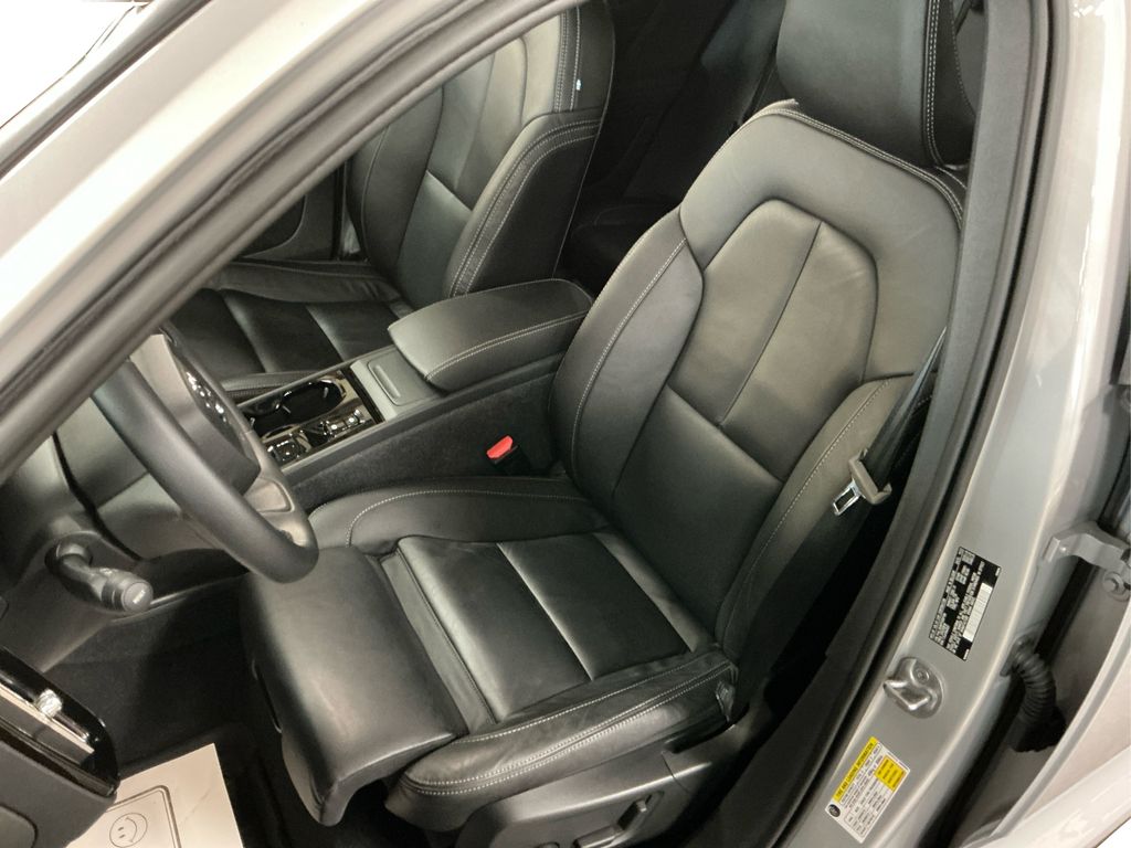 2023 Volvo XC40 Plus photo 20