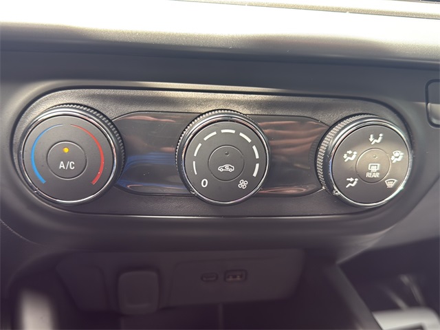 2025 Chevrolet Trax LS photo 31