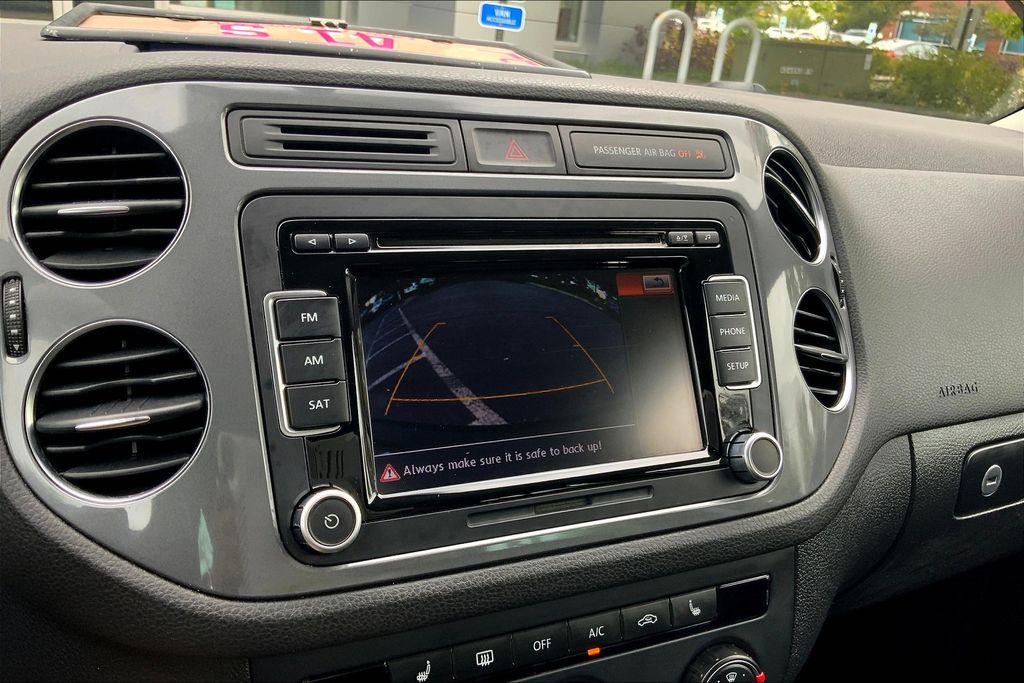 2014 Volkswagen Tiguan SE photo 21