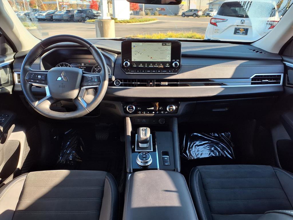 2024 Mitsubishi Outlander SE photo 3