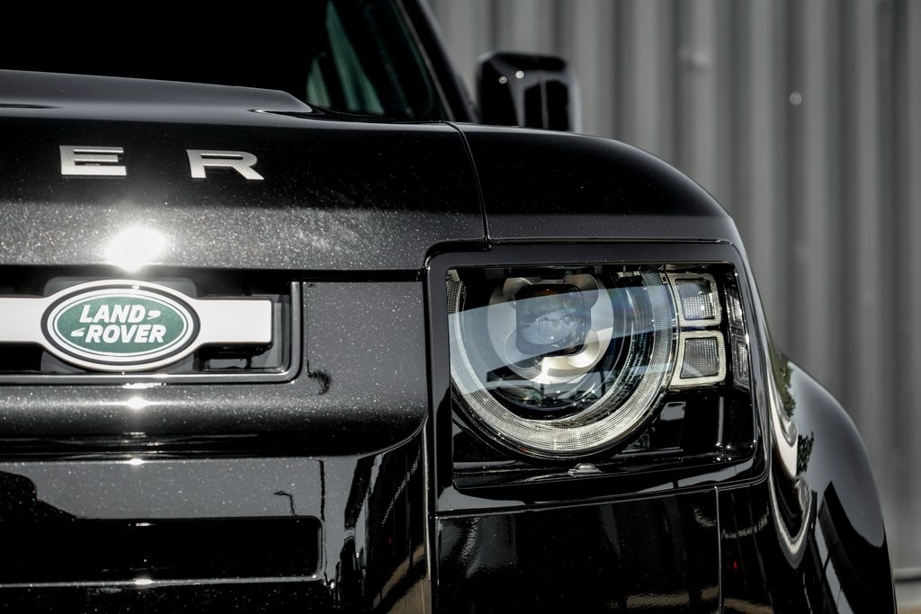 2025 Land Rover Defender 90 X-Dynamic SE photo 6