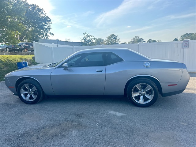 2017 Dodge Challenger SXT photo 2