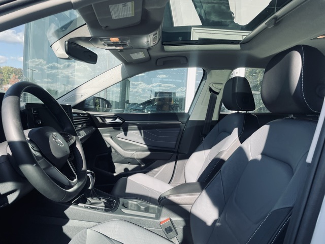 2025 Volkswagen Jetta 1.5T SEL photo 4