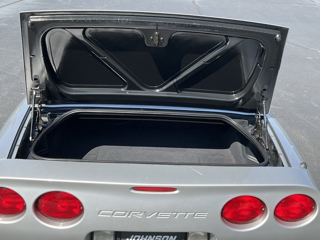 2004 Chevrolet Corvette Base photo 13
