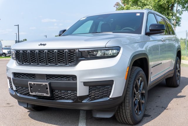 2025 Jeep Grand Cherokee Altitude X photo 2