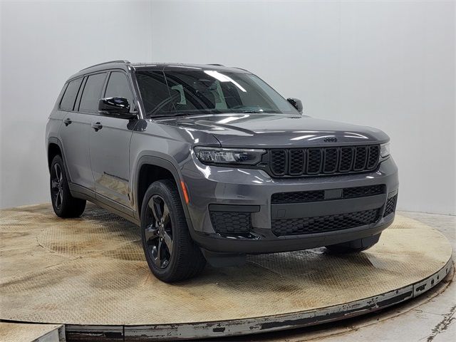 2023 Jeep Grand Cherokee Altitude photo 2