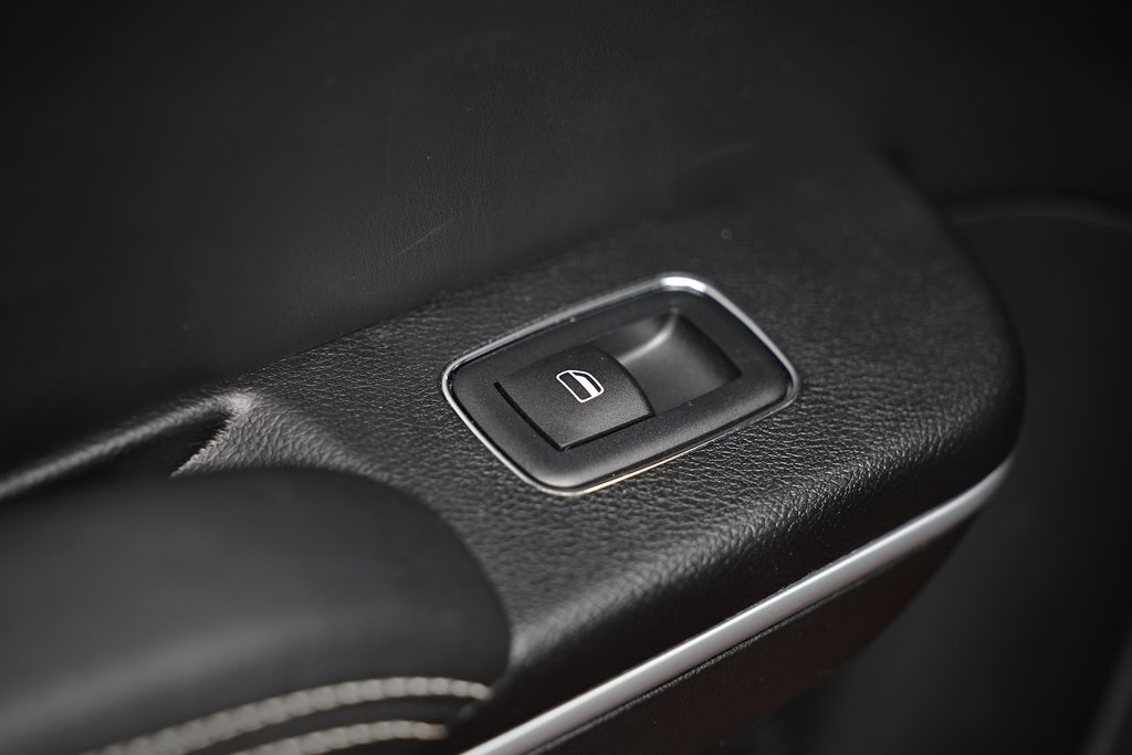 2023 Chrysler 300 S photo 22