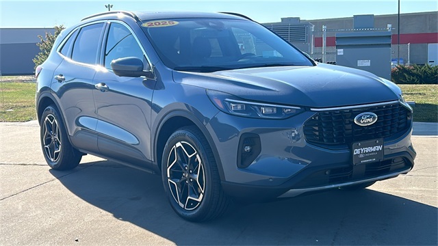 2025 Ford Escape Platinum's photo