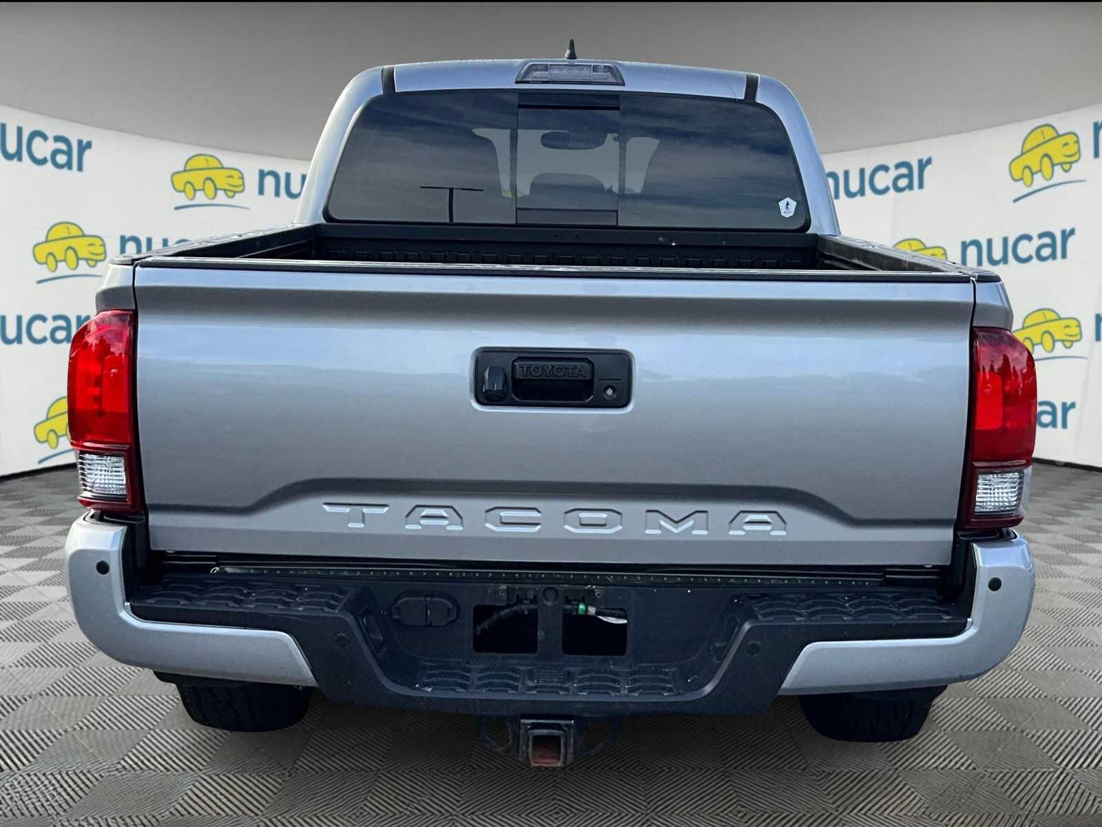 2019 Toyota Tacoma TRD Sport photo 3