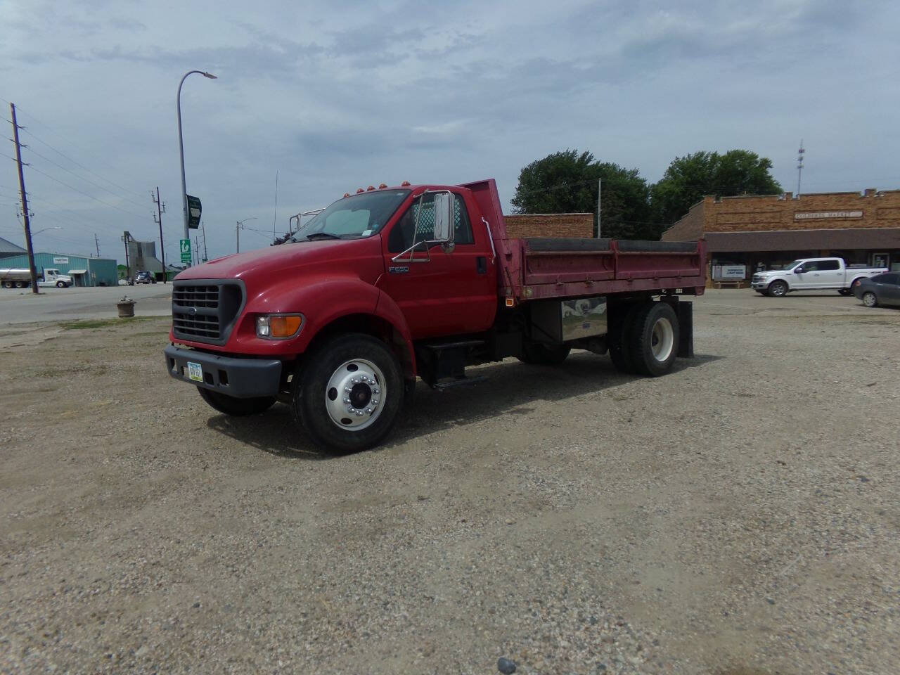 2002 Ford F-650 SuperCab Regular Cab photo 2