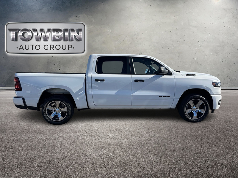 2025 Ram 1500 Tradesman photo 3