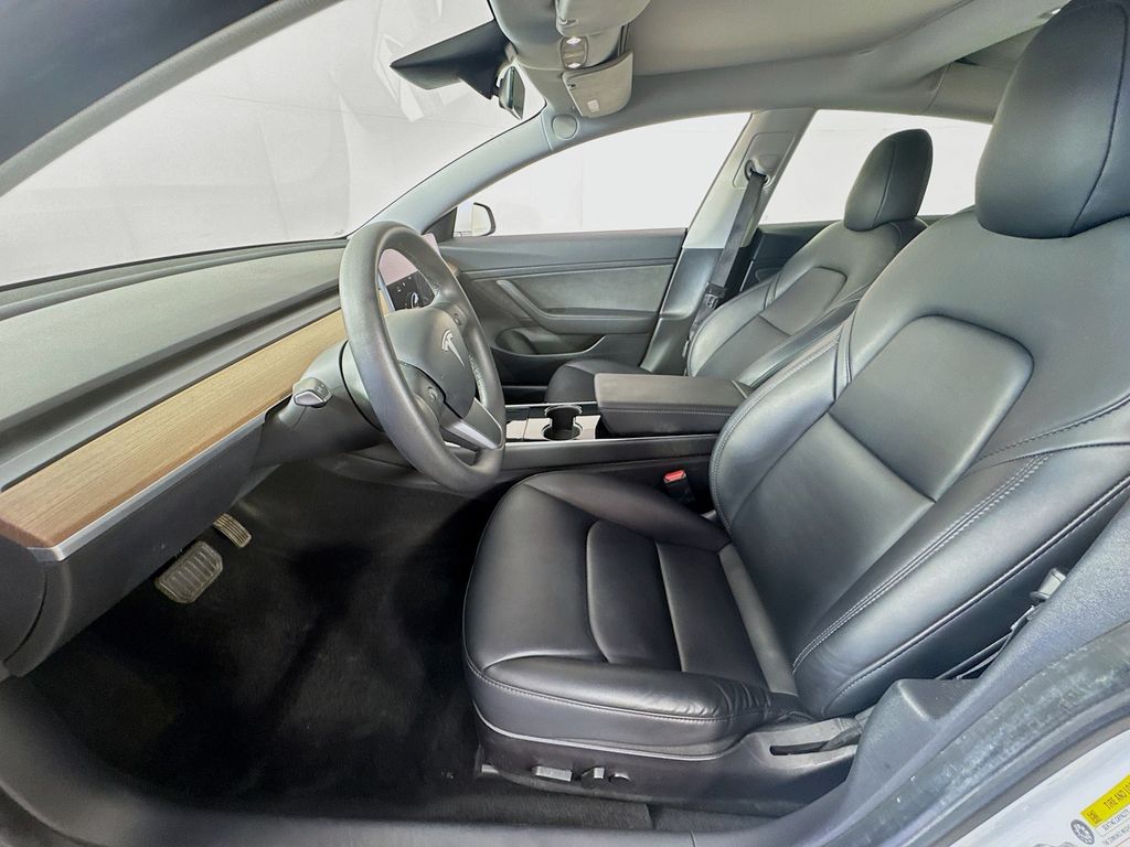 2020 Tesla Model 3 Standard Range Plus photo 18