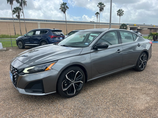 2023 Nissan Altima 2.5 SR photo 3