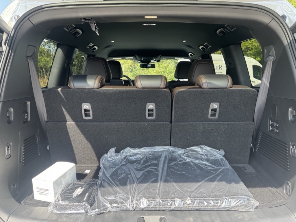 2026 Nissan Armada SL photo 24