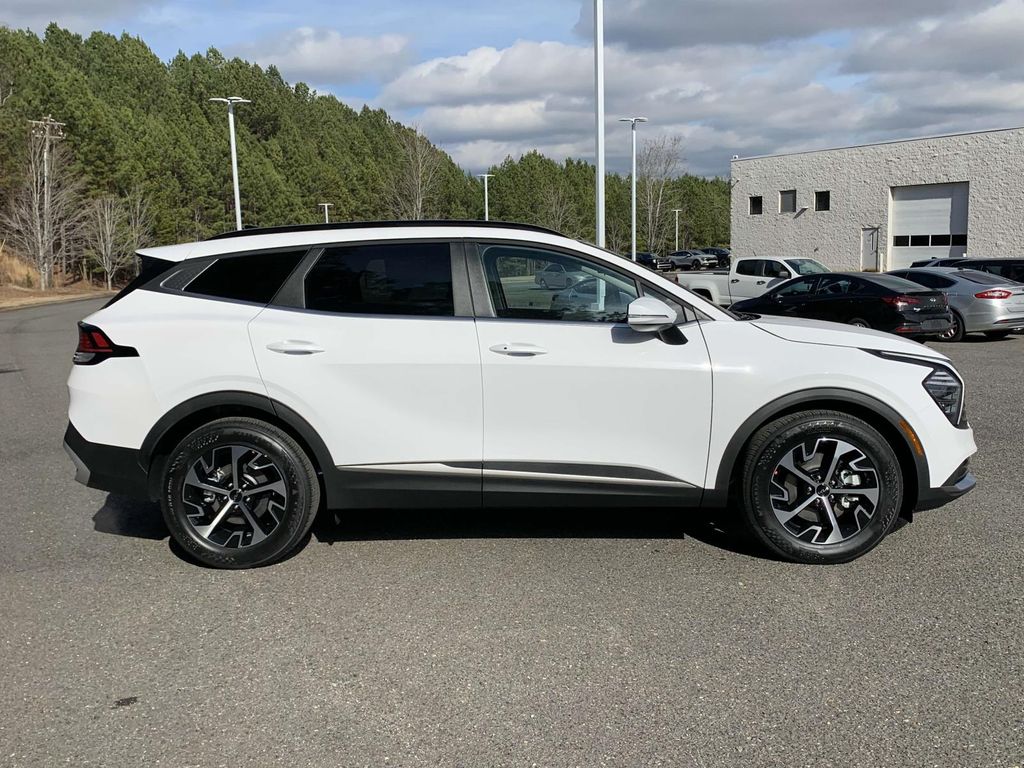 2025 Kia Sportage EX photo 2