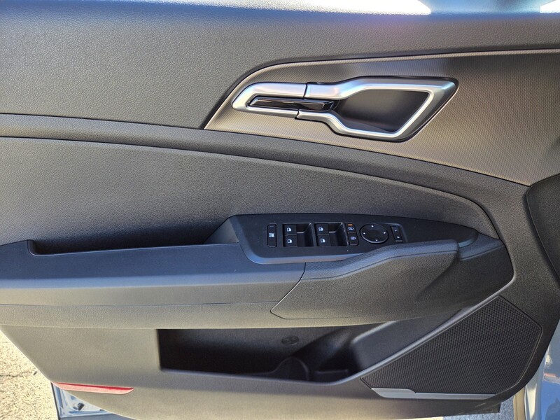 2026 Kia Sportage Hybrid S photo 9