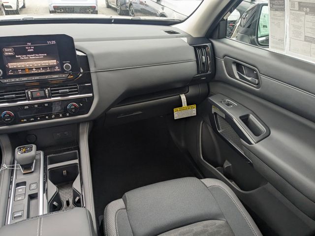 2025 Nissan Pathfinder SV photo 10