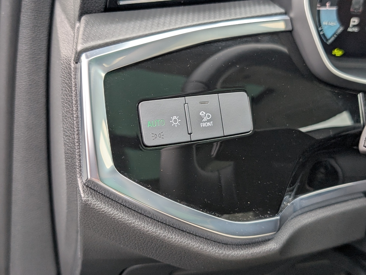 2025 Audi Q3 S line Premium photo 18