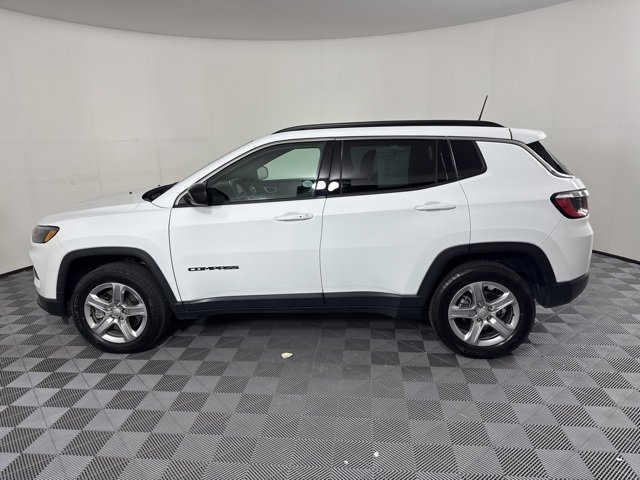 2023 Jeep Compass Latitude photo 3