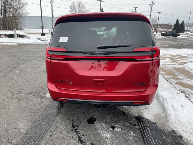 2026 Chrysler Pacifica Limited photo 3