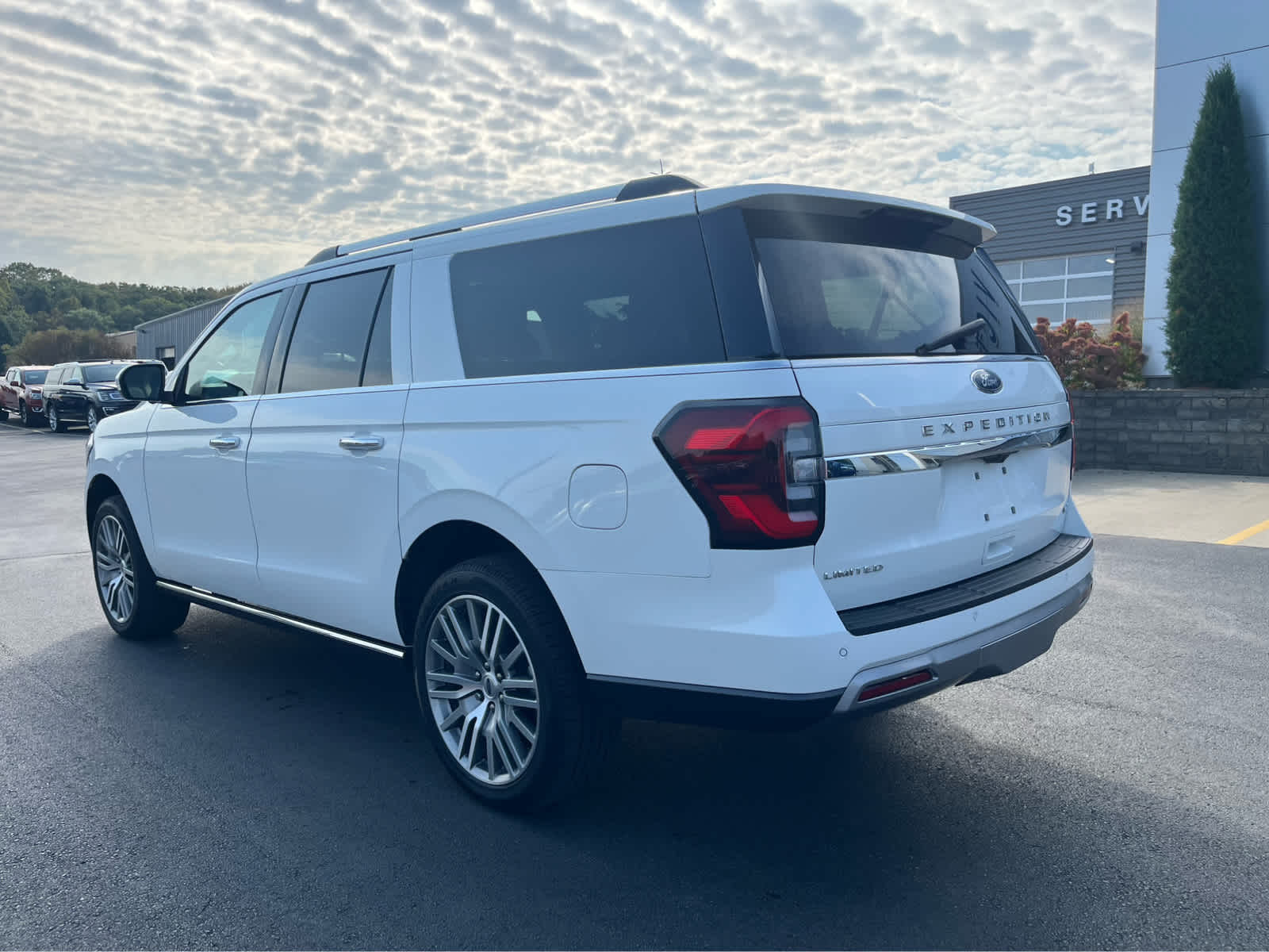 2022 Ford Expedition MAX Limited photo 2