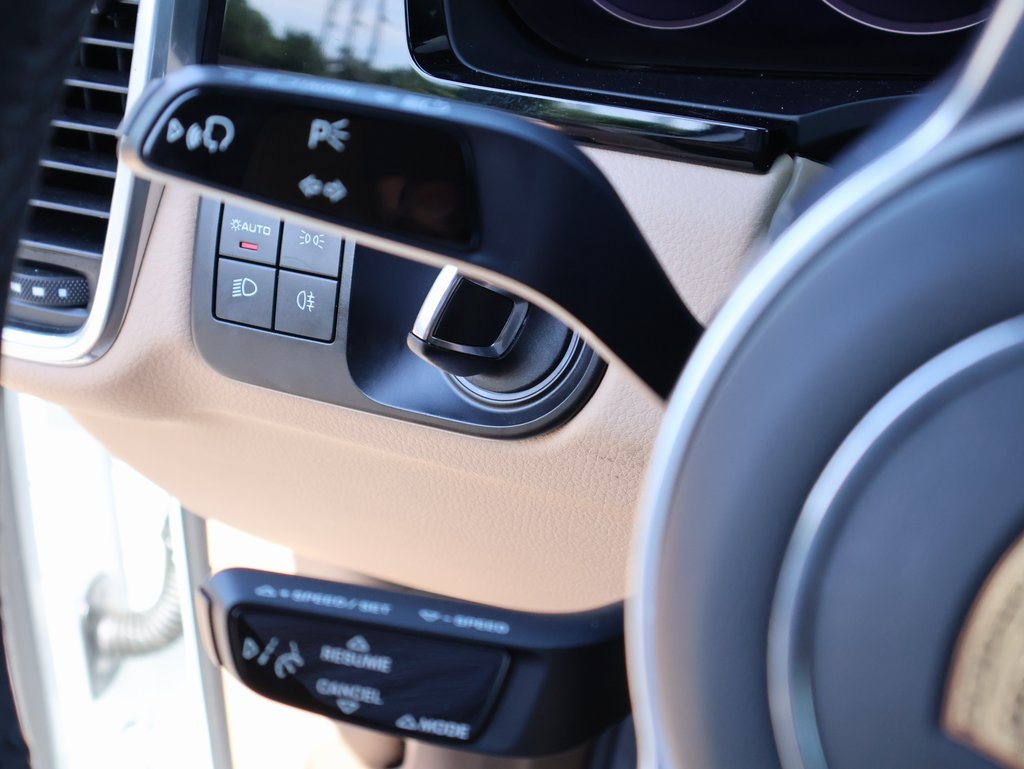 2022 Porsche Cayenne S photo 27