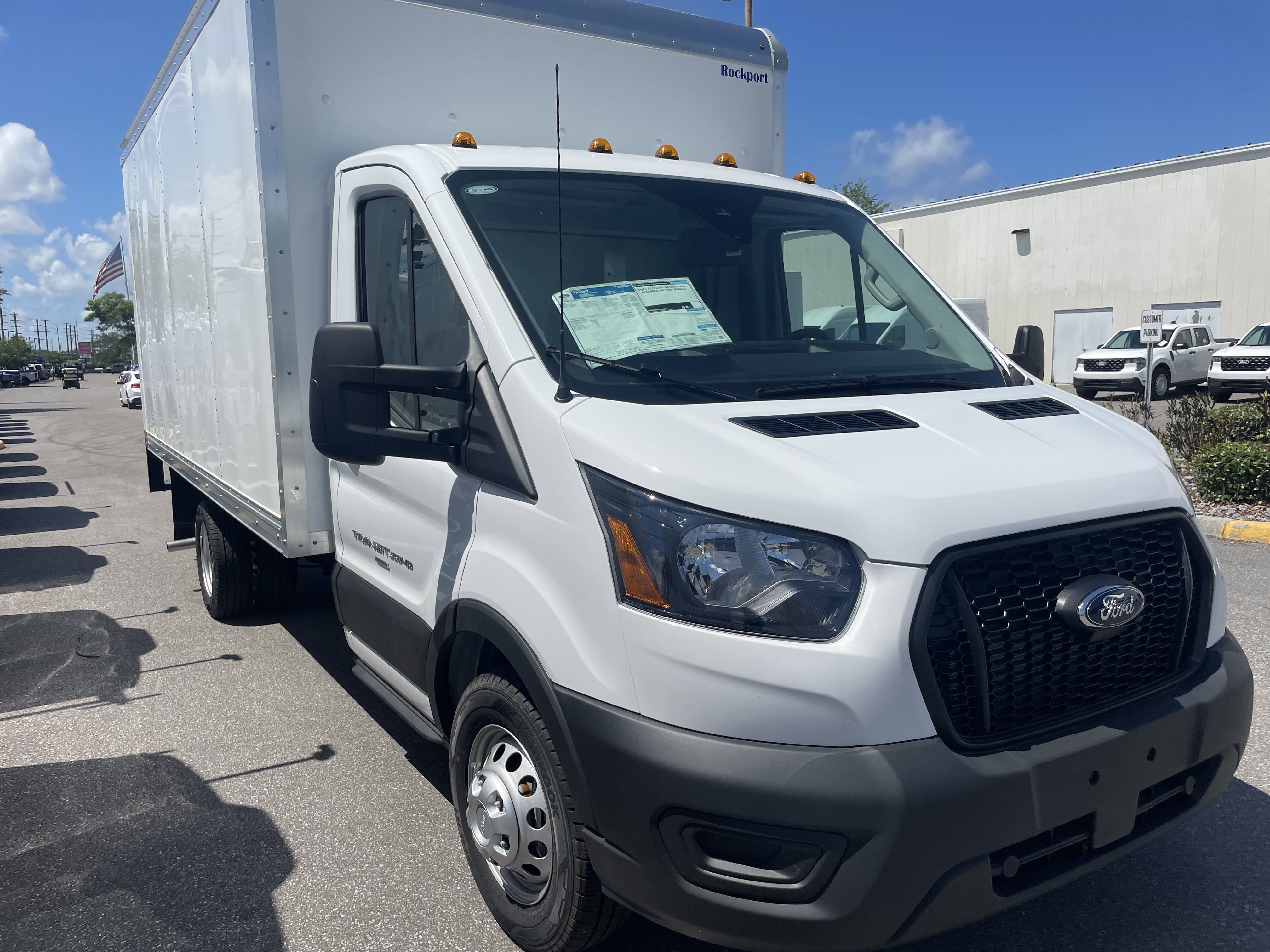 2024 Ford Transit Cutaway photo 3