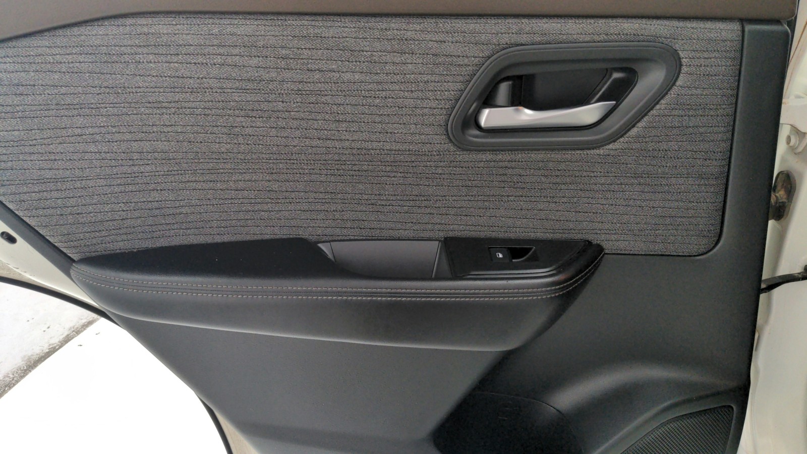 Used 2023 WHITE Nissan SV image 24