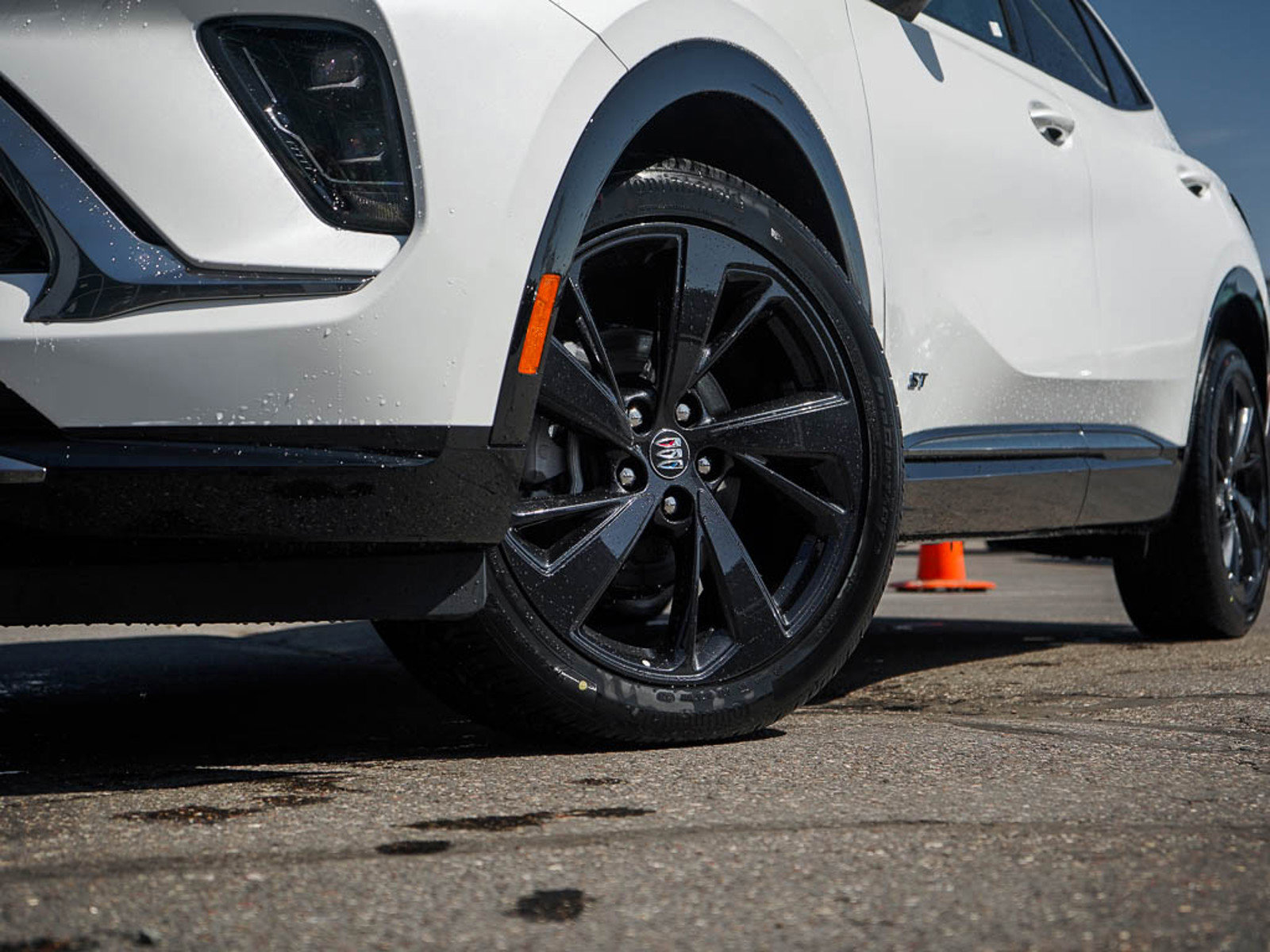 2025 Buick Envision Sport Touring photo 3