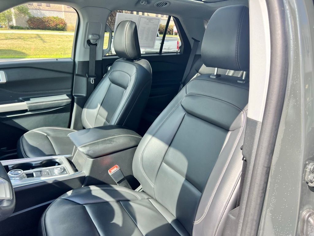 2023 Ford Explorer XLT photo 4