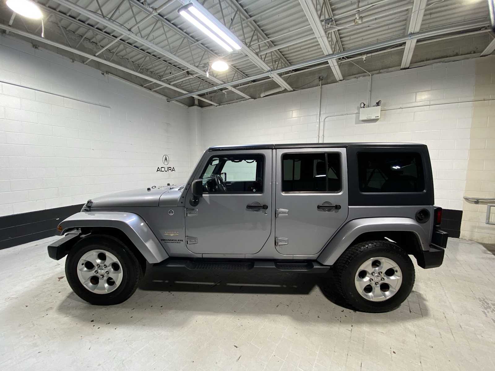 2013 Jeep Wrangler Unlimited Sahara photo 3