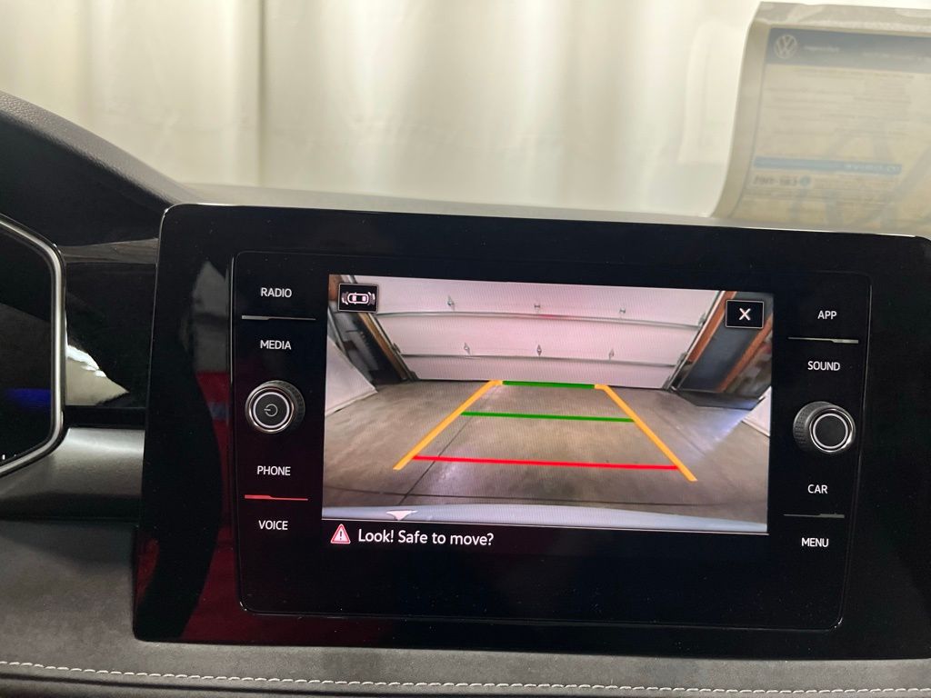 2025 Volkswagen Taos SE photo 17