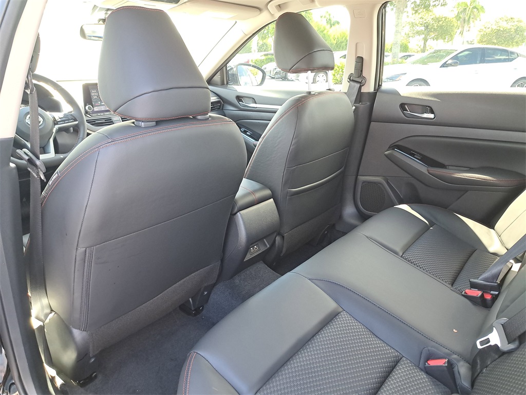 2025 Nissan Altima 2.5 SR photo 11