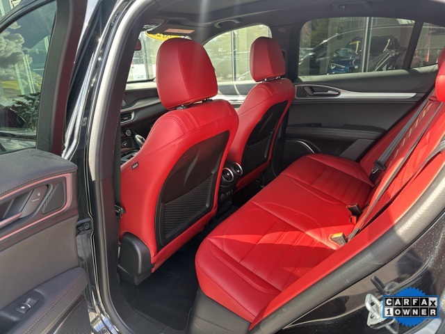 2022 Alfa Romeo Stelvio Ti Sport photo 7
