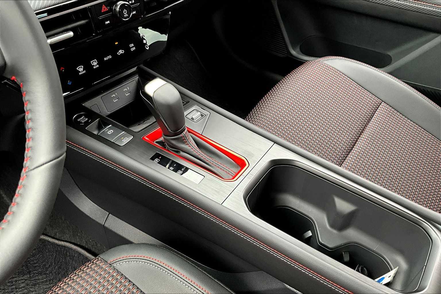2025 Nissan Kicks SR photo 7
